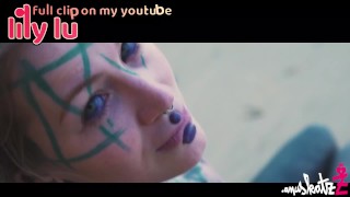 Tattoo Frau mit Dreadlocks verführt dich im Bikini am Strand - Film by: Lily Lu - SFW sexy