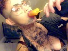 Popsicles  - Screenshot 15 of 16 - Tease