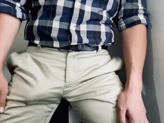 Cock Asiatique Saisissant et Rotation Sur Mon Pantalon