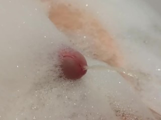 Pissing in a Bathtub with Foam