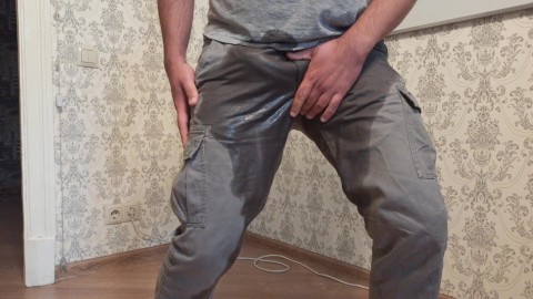 Desperate pee in my jeans. Cannot keep it more!