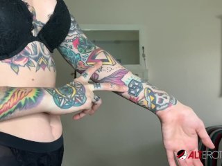 Skinny babe Rocky_Emerson masturbates during quarantine