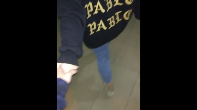 Школьница страстно отсосала в подъезде после прогулки
