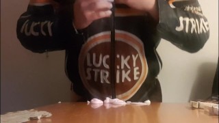 Splooshing Juicy ucy Lucky Strike cuero Sissy escoria