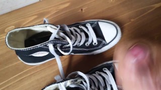 Cumming on her small sexy Converse