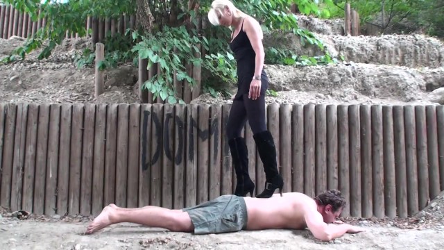 outdoor boot trampling for joschi