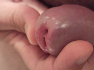закрыть и пощекотать глазок
