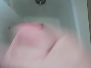 在浴缸里射精