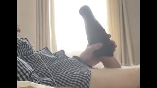 使用振动玩具的惊人暨会话。一个人在家，可能会被抓住。用于手淫的性玩具性玩具