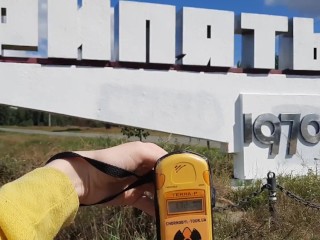 Brincando com Minha Buceta e Seios Em Chernobyl, Onde Há Muita Radiação