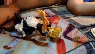 オタクがFateFGOメイドセイバーフィギュアにザーメンぶっかけオナニー【二次元アニメ美少女金髪コスプレ】