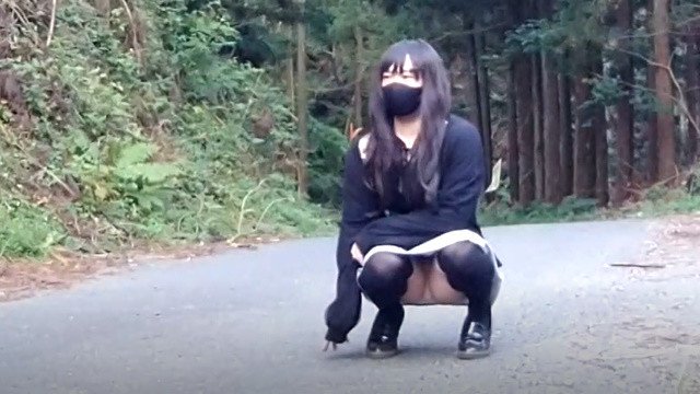 Honoka wanted to be seen by a pervert, so she lewdly herself to the outdoors.