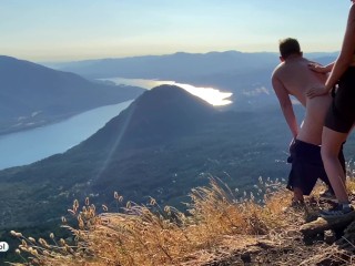 Cima Della Montagna Cinghia Sulla Vista Mozzafiato Di Pegging