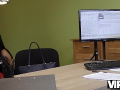VIP4K. La figlia milionaria non può pagare le tasse e ha bisogno di un prestito