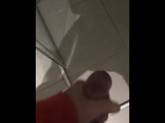 Gozada na escova de dentes da empregada safada