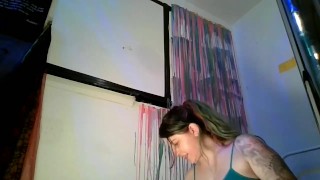 SFW Vídeo de lapso de tempo pintando minha parede da webcam em sutiã e shorts Booty silicone acrílico derramar tinta pt.1