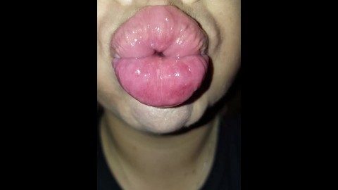 Minuscules puckers avec de grandes lèvres