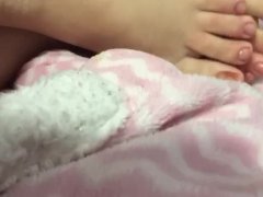 @tici_feet IG ticii_feet tici feet showing my toes with no polish