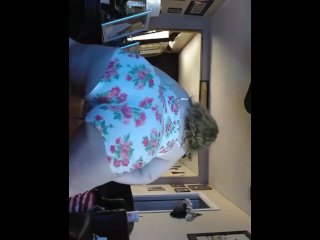 White girl trys to twerk pt.2