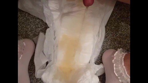 Sissy piss - Open diaper pee makes my cock hard!