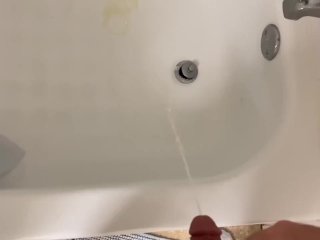 Desperate piss in the bathtub