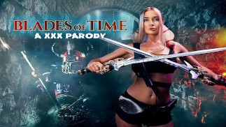 Грудастая красотка Полина Максим в роли Аюми из BLADES OF TIME жестко трахает тебя