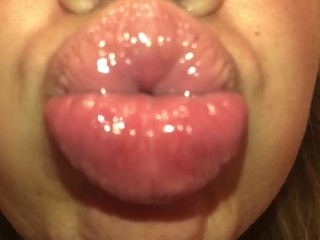 Juicy Lips in Slow Motion 