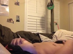 Teen rubs her clit till she cums hard 
