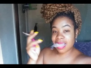 Fumando Grandes Lábios Ebony Black Menina Áudio Voz Erótica Música Falada - Cami Creams