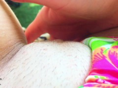 Текущая Мокрая Киска на Публике - Screenshot 10 of 16 - Outside