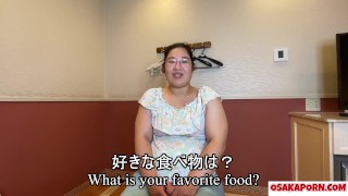 Fat Japanese zeigt großen Arsch und spricht über Sexerfahrung. Nagisa 1 OSAKAPORN