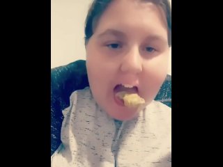 Bbw eating ramen 