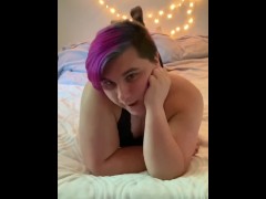 Emo tranny slut wants to you to beat off for her 