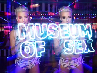 Museum Van Seks Muziekvideo | Met Naked News Laura Desiree | CAM4Radio