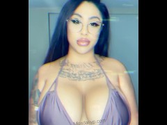Missdaisyp titty flexing 