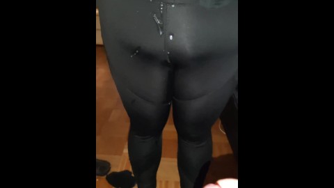 Cumshot on my girlfriend's Leggins but the most goes to the floor