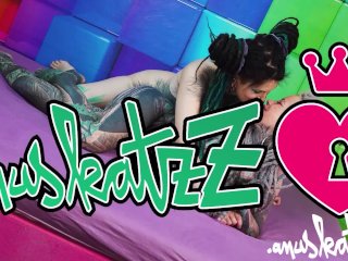 Orgien und Cuckhold - BDSM ANAL Gruppensex  Tattoo teens mit Tongue split lutschen ficken harter sex screenshot number 0