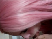Preview 1 of Милая с розовыми волосами сосёт член