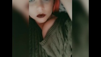 Bei jedem Pullover, den ich anziehe, fallen meine Titten heraus... Hoppla 