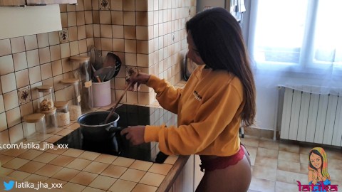 Latika Jha - gorący seks w kuchni przy gotowaniu