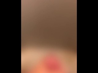 Ejaculação De Sêmen Maciça Japonesa Amadora com Masturbação Mastigável no Banho!
