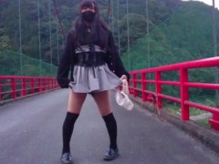 Honoka who likes to expose himself outdoors in the middle of a bridge.