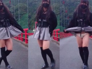 Honoka who likes to expose himself outdoors in the middle of a bridge.