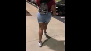 Babe’s fat ass in short shorts