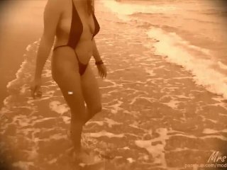 Hot Busty 1920s Vintage Style Beach Babe takes off_Bikini