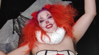 PENNYWISE A SEXY SPOOKY CLOWN GIRL SQUIRTS AND FUCKS HERSELF