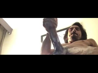 Большой член с трясущимися ногами в видео от первого лица, соло, камшот мужчины