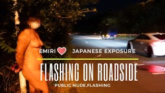 Emiri Nackt entlang der Hauptstraße entblößt & mit einem Gürtel verprügelt.