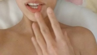 18 ANNI FIGA GIOCARE PER L'EX FIDANZATO