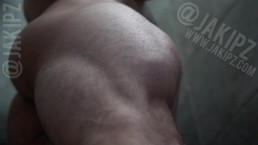 Jakipz 高清淋浴特写炫耀他的鸡巴和屁股